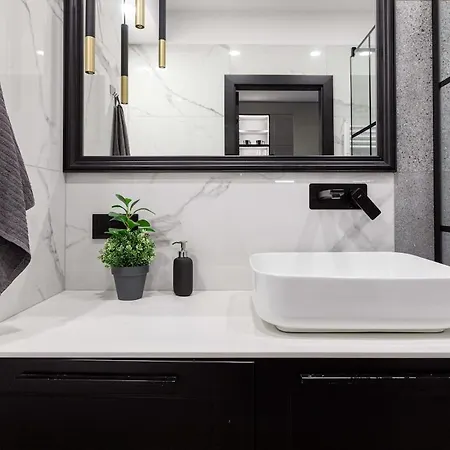 Apartment Close-urban Chic - Cozy And Modern Apartment- Jana Pawla Breslau