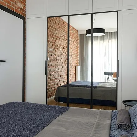 Apartment Close-urban Chic - Cozy And Modern Apartment- Jana Pawla Breslau