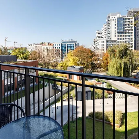 Close-urban Chic - Cozy And Modern Apartment- Jana Pawla Apartment