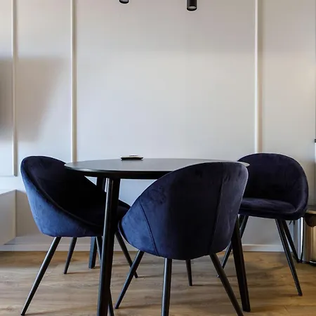 Close-urban Chic - Cozy And Modern Apartment- Jana Pawla