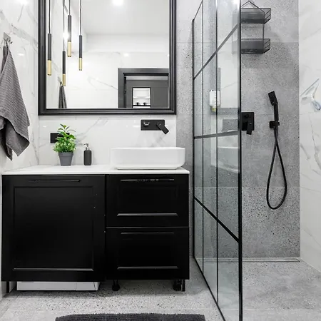 Close-urban Chic - Cozy And Modern Apartment- Jana Pawla Breslau