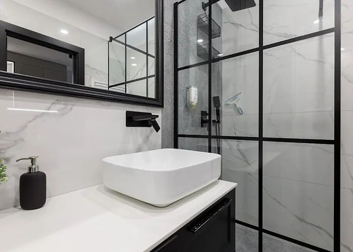 Close-urban Chic - Cozy And Modern Apartment- Jana Pawla شقة