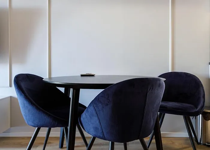 Close-urban Chic - Cozy And Modern Apartment- Jana Pawla